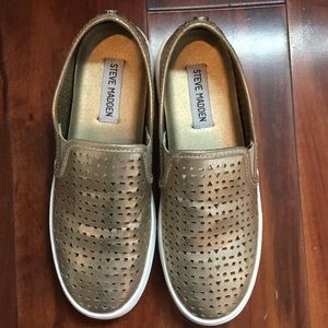 STEVE MADDEN GOLD SLIP ONS